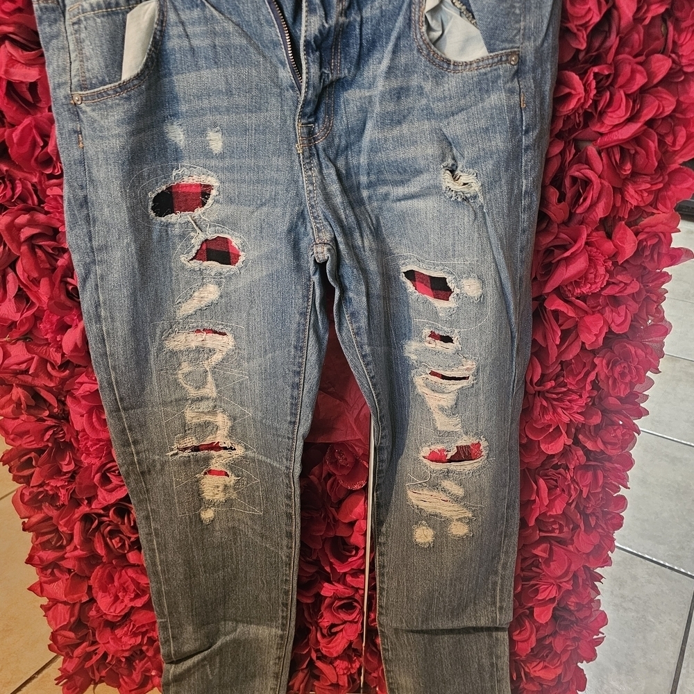 Mossimo Women's Boyfriend Distressed Blue Jeans With Buffalo Print Size 12/31
